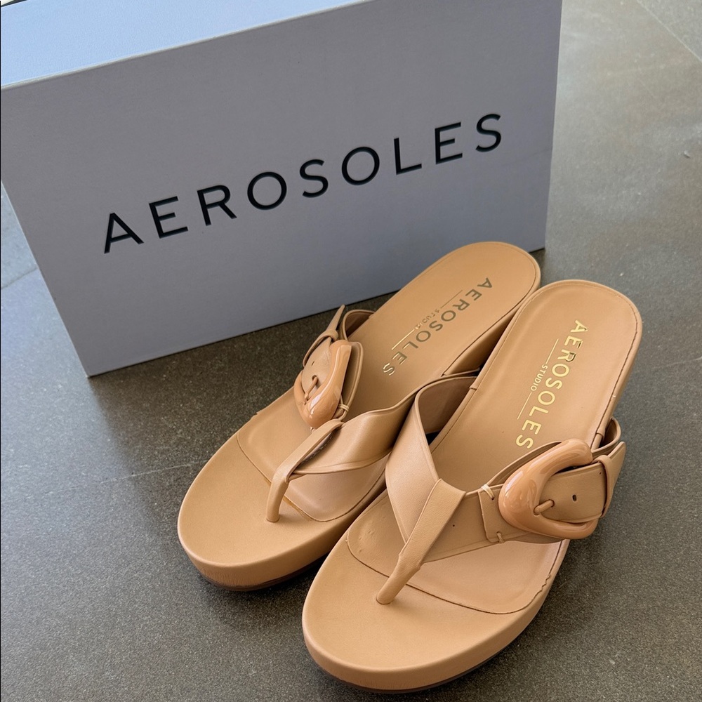 AEROSOLES Tan Platform Thong Sandals with Decorative Buckle
